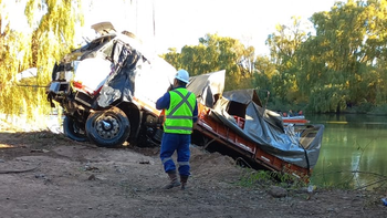 camion extraccion rio neuquen tercer puente