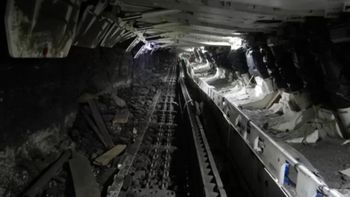 El protocolo de seguridad en YCRT, según informó el interventor desde Santa Cruz, fue activado media hora después del primer temblor, al que le siguieron seis réplicas de menor intensidad. El protocolo de seguridad en YCRT, según informó el interventor desde Santa Cruz, fue activado media hora después del primer temblor, al que le siguieron seis réplicas de menor intensidad.