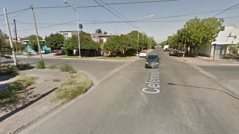 Forcejeó con los delincuentes, le tajearon una mano y le robaron la bicicleta