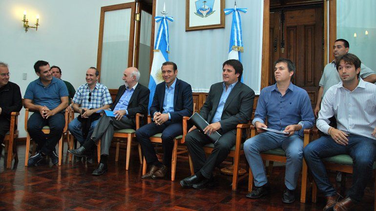 El encuentro se realiza desde las 14 en Casa de Gobierno.