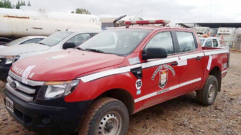 La Ford Ranger quedó secuestrada y los bomberos quedaron a pie.