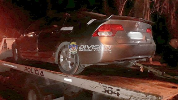 Lo detuvieron con un frasco de flores en el auto