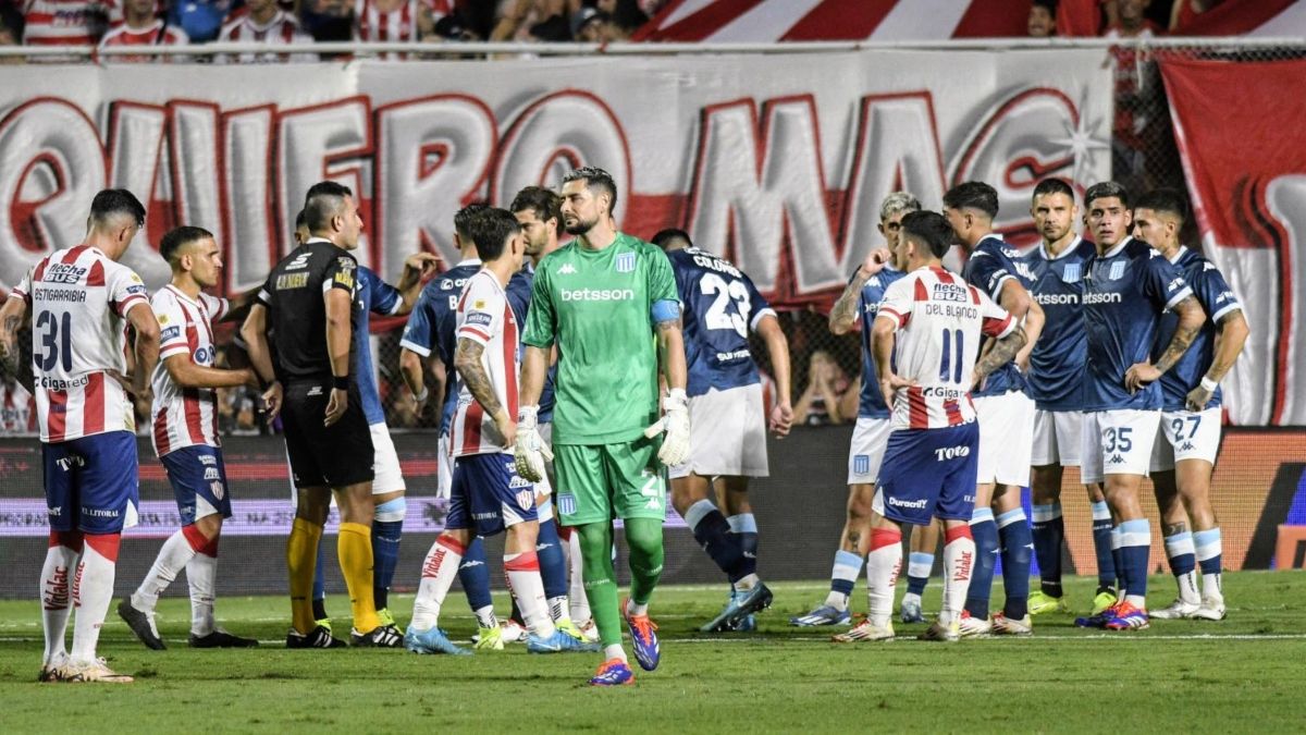 Racing le ganó a Unión 1 a 0 jugando con un jugador menos gran parte del partido