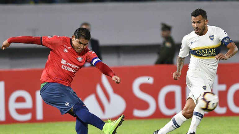 El reproche de Tevez a Alfaro, cansado de salir