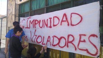 chacal abuso de sus cinco hijas y termino condenado