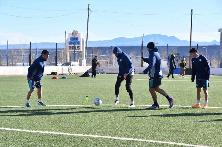 Deportivo Rincón juega en la Ciudad Deportiva.