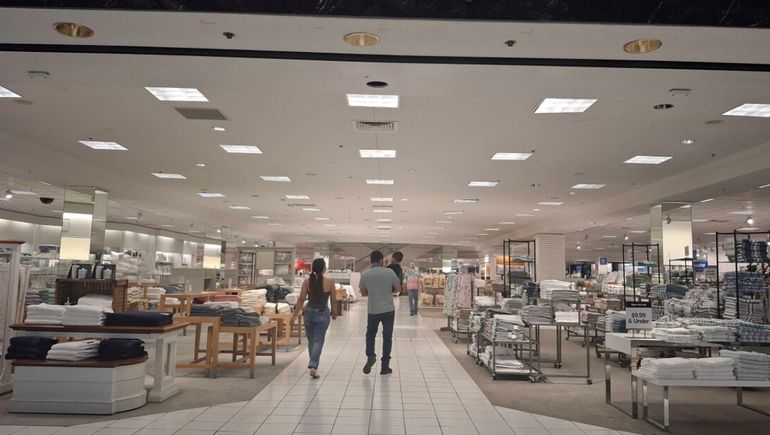 Cuál es la histórica tienda que cerrará más de 150 sucursales y cómo obtener productos con 70% de descuento