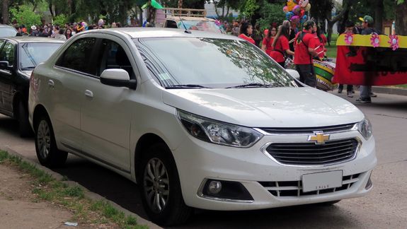 El auto robado al policía es un Chevrolet Cobalt color blanco. (Imagen ilustrativa)