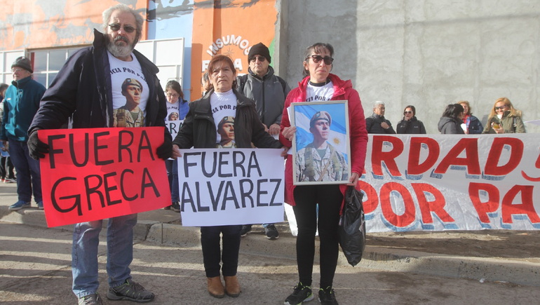 A casi seis meses de la muerte del soldado Pablo Cordoba hubo manifestaciones y pedido de justicia en Zapala. A casi seis meses de la muerte del soldado Pablo Cordoba hubo manifestaciones y pedido de justicia en Zapala.