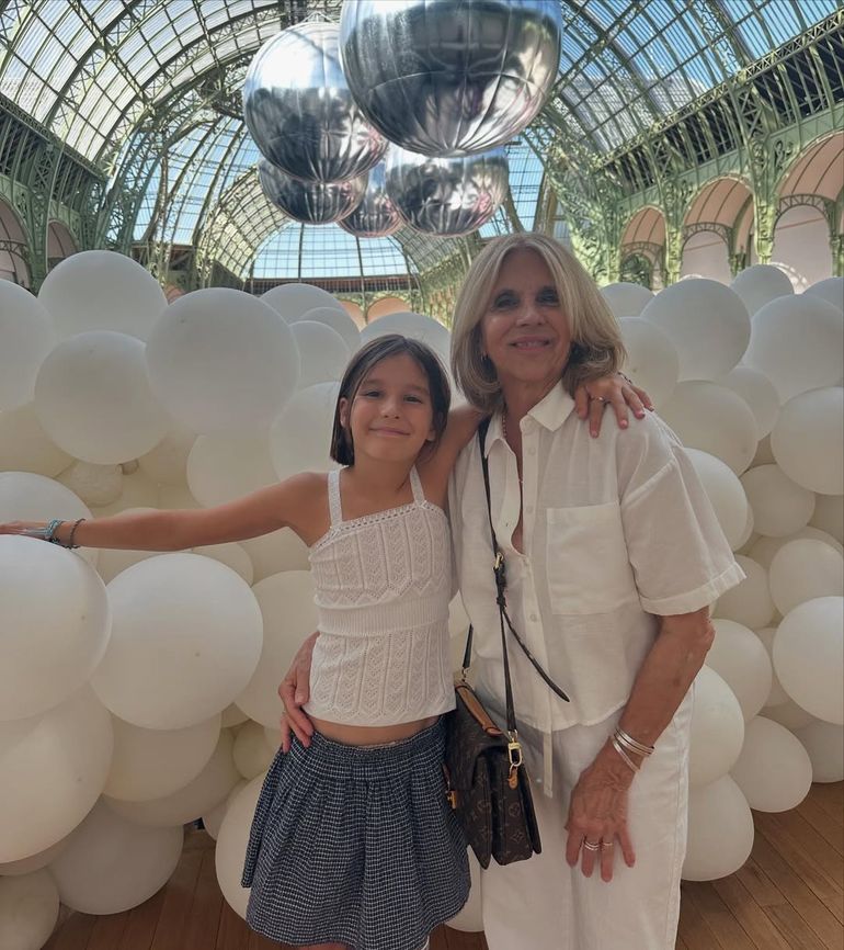 Indra Camisani, junto a su abuela Vivi. Indra Camisani, junto a su abuela Vivi.