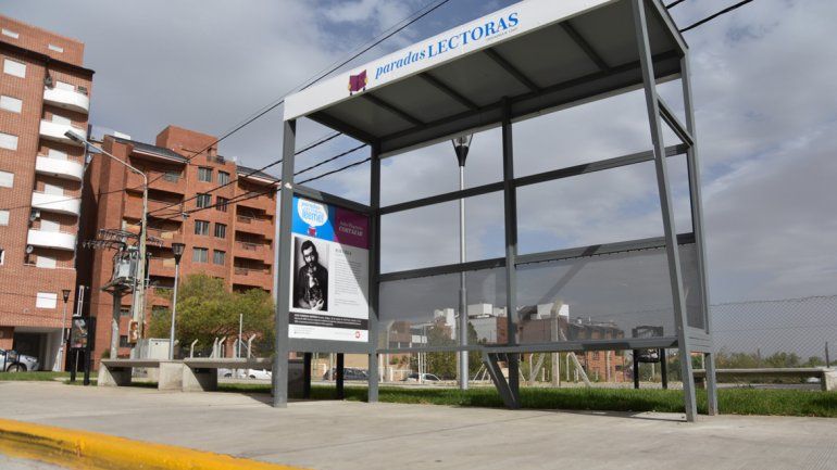 La parada lectora ubicada en la calle Leloir.