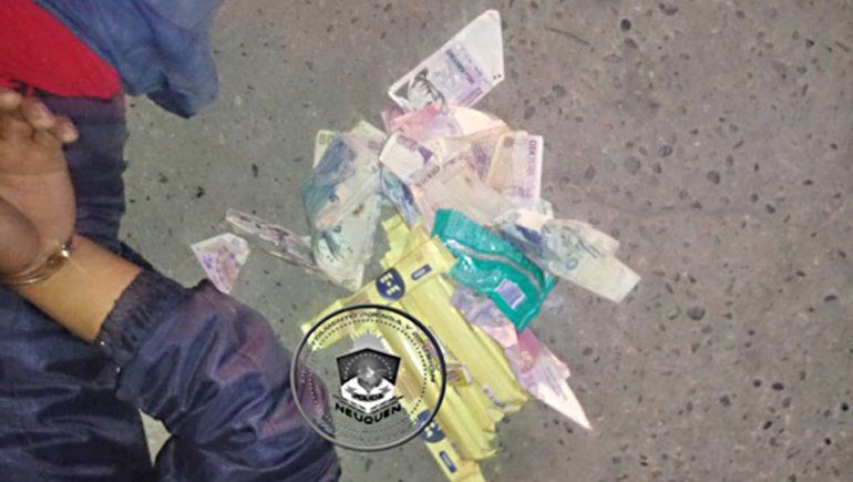 Cayeron tras robar $5 mil y golosinas a una estación de servicio