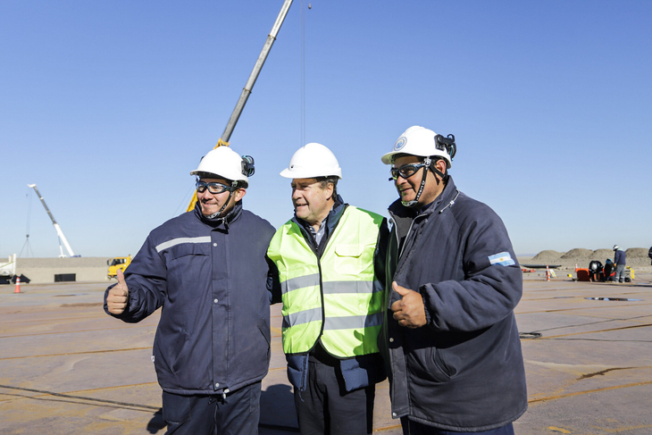 El gobernador en medio de las obras del VMOS. El gobernador en medio de las obras del VMOS.