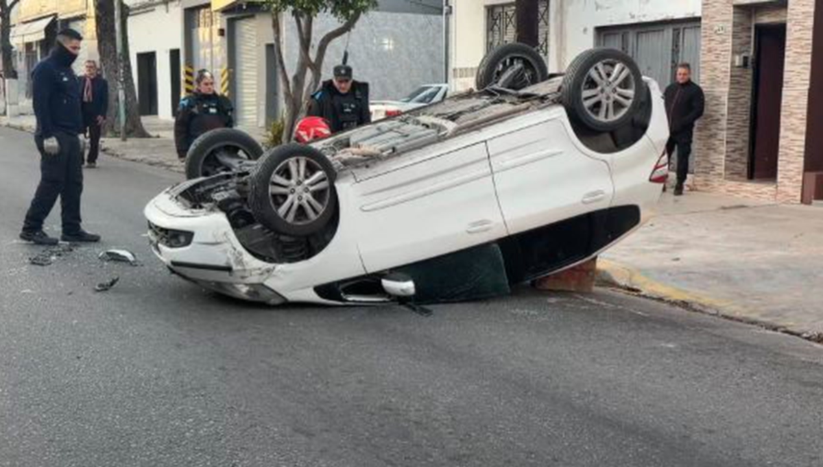 . Según información del Sistema de Atención Médica de Emergencias (SAME) y de la Policía de la Ciudad, el siniestro involucró a tres vehículos.