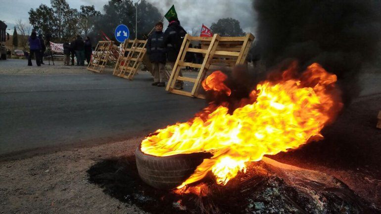 Obreros ceramistas liberaron el tránsito sobre la Ruta 7