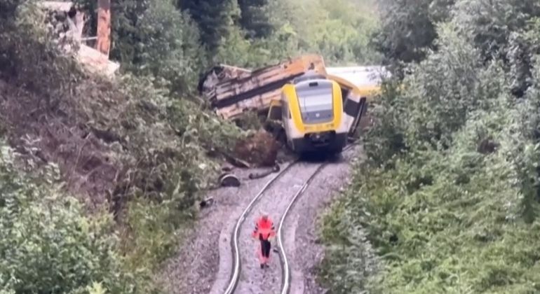 Se descarriló un tren con más de cien pasajeros en Alemania y hubo al menos tres muertos.