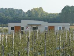 Dalival y su centro de investigación y desarrollo IFO, Francia. Dalival y su centro de investigación y desarrollo IFO, Francia.