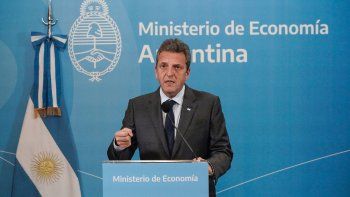 El ministro de Economía, Sergio Massa, realizó anuncio de medidas económicas para combatir la devaluación. El ministro de Economía, Sergio Massa, realizó anuncio de medidas económicas para combatir la devaluación.