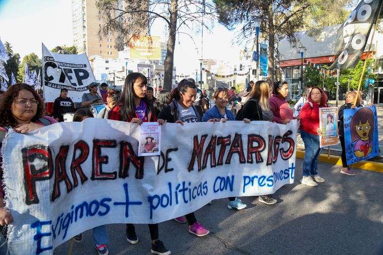 Femicidio: los neuquinos marcharon para pedir justicia por Carina