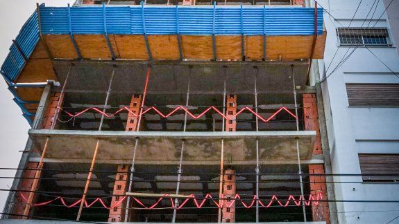 Constructora prepara un gran show artístico entre andamios