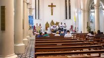 El delincuente ingresó a la Catedral, aprovechando que la entrada no contaba con medidas de seguridad, logró sustraer millones en efectivo. El delincuente ingresó a la Catedral, aprovechando que la entrada no contaba con medidas de seguridad, logró sustraer millones en efectivo.