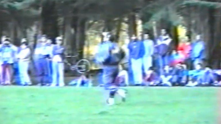 Golazos y lujos: el video con jugadas inéditas de Diego en La Angostura