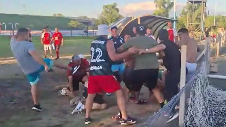 Batalla campal entre facciones de Camioneros en el medio de una fuerte interna entre Pablo y Hugo Moyano