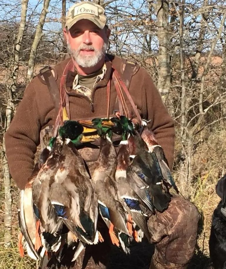 Tragedia en un safari de caza: un millonario estadounidense murió atacado por un búfalo. Tragedia en un safari de caza: un millonario estadounidense murió atacado por un búfalo.