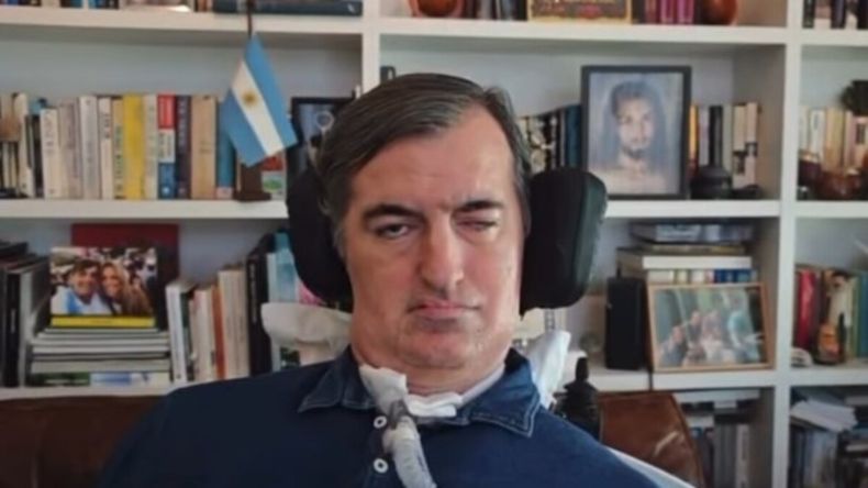 Respecto a la enfermedad que padece hace cuatro años, reveló que hace tiempo que solo puedo mover mis ojos y son la puerta del alma. | LM Neuquen Respecto a la enfermedad que padece hace cuatro años, reveló que hace tiempo que solo puedo mover mis ojos y son la puerta del alma.