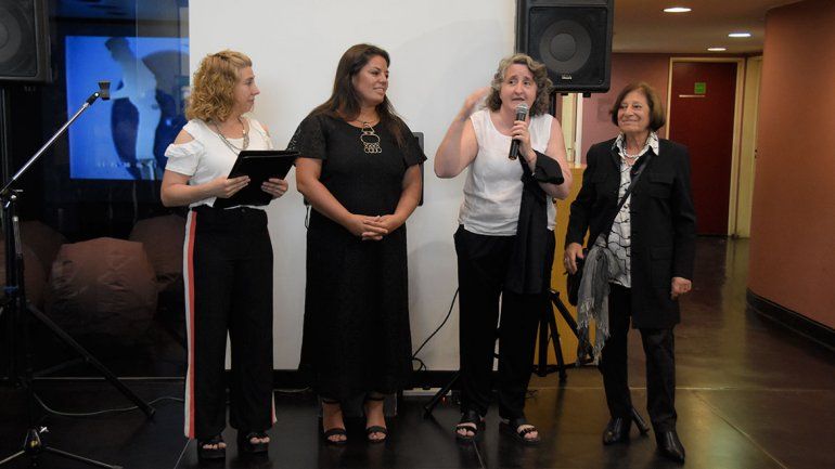 Una muestra para ellas