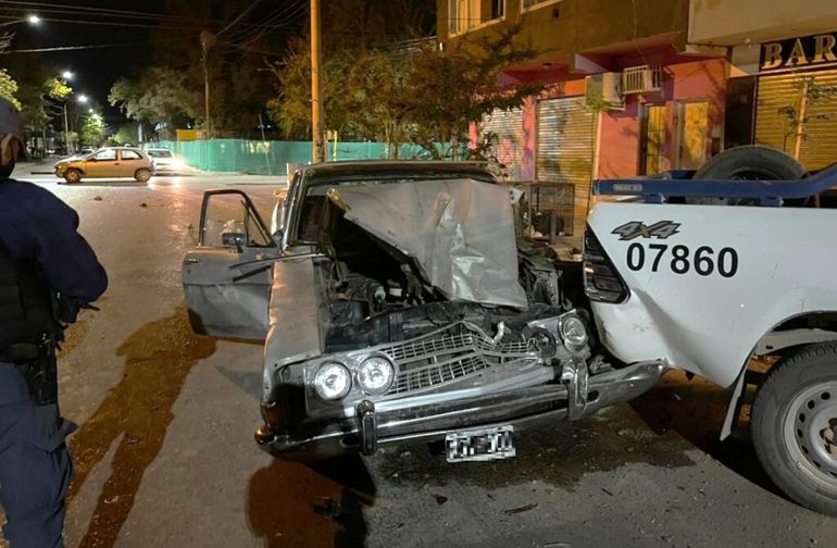 Borracho, chocó contra un auto y una camioneta estacionada: una nena de 10 años hospitalizada