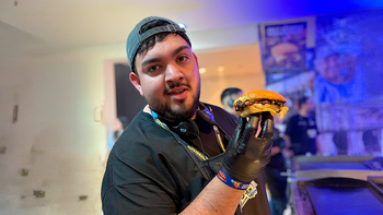 Ezequiel transformó un momento adverso en una chance única y salió adelante con las hamburguesas.