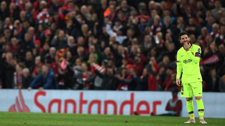 Hinchas del Barcelona insultaron a Messi en el Aeropuerto y él les respondió