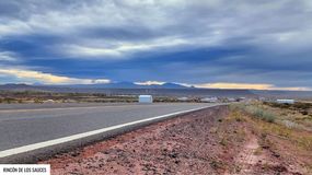 Grave ataque a tiros a tres hombres a bordo de un auto: dos fueron heridos | LM Neuquen Grave ataque a tiros a tres hombres a bordo de un auto: dos fueron heridos