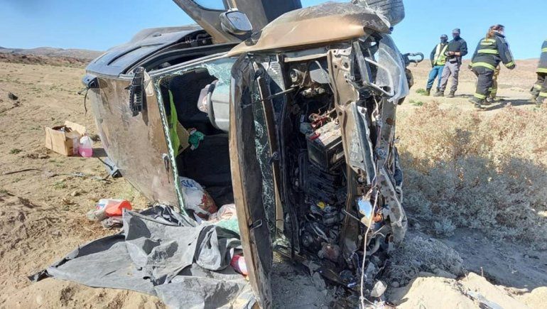 El vuelco se produjo en la Ruta Nacional 40, a la altura de Pampa del Salado, a 80 kilómetros de Chos Malal.