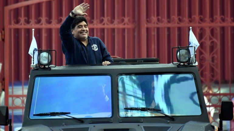 La extravagante llegada de Maradona a Bielorrusia para ser presidente