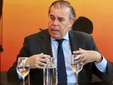 El atraso en surtidores y tarifas frena inversiones