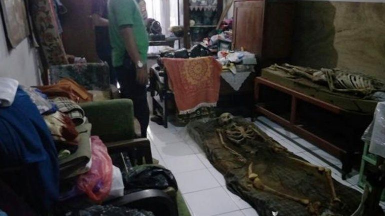 Convivían con los restos de los familiares a la espera de que pudieran resucitar