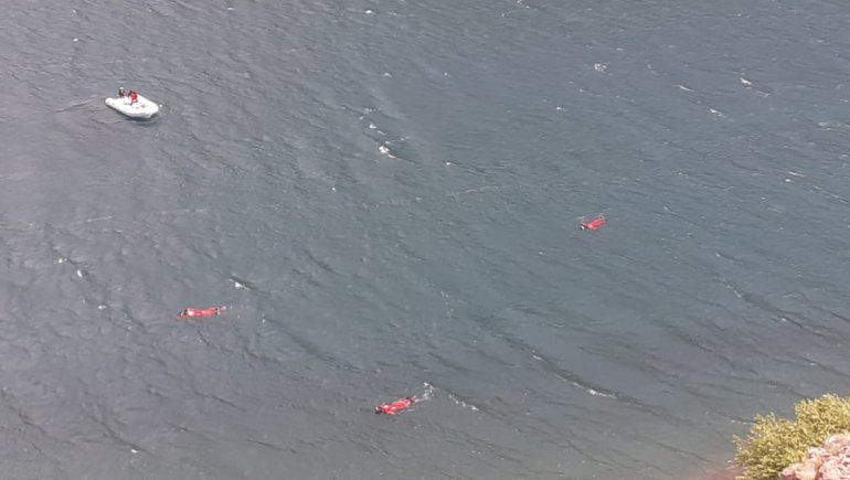 Suman drones para buscar al chico que se arrojó al Limay cerca de Traful