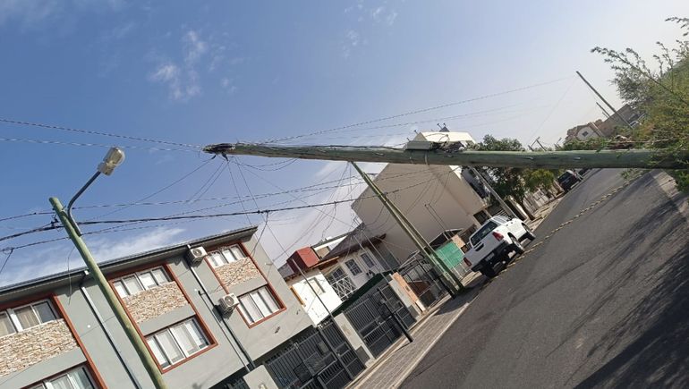El viento generó destrozos: rompió la carpa del circo Rodas y tiró postes