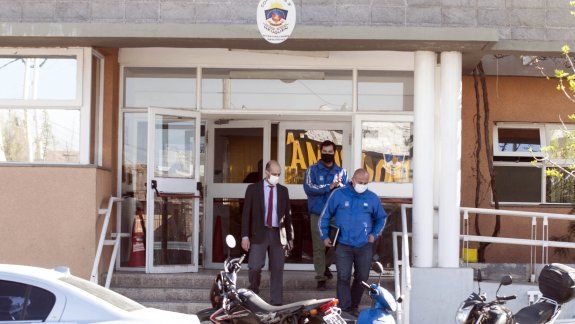 Policía dateaba a los ladrones para robar y pasaba droga a presos