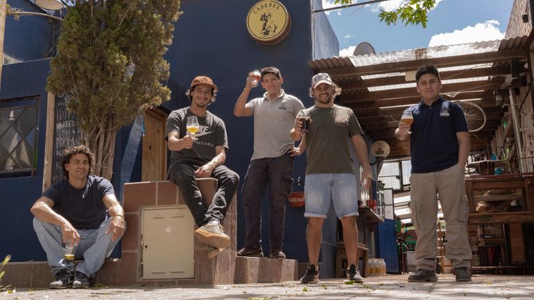 Parte del equipo de Cabrona a lo largo de los años. Parte del equipo de Cabrona a lo largo de los años.