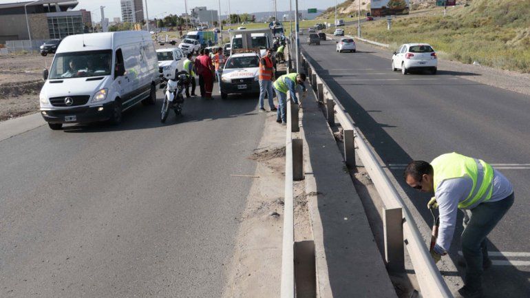 De todo: juntaron 20 toneladas de basura a la vera de la Ruta 7