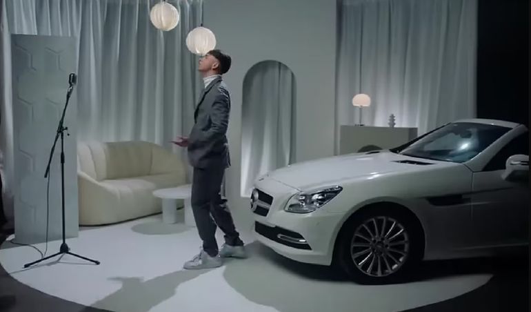 En el video de Los del Espacio, Rusherking canta al lado de un auto descapotable, algo que fue considerado como una indirecta a su ex, la China Suárez. En el video de Los del Espacio, Rusherking canta al lado de un auto descapotable, algo que fue considerado como una indirecta a su ex, la China Suárez.