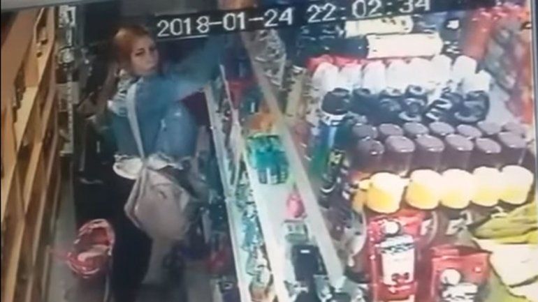 Escracharon a una mujer que robaba en un local comercial de Rincón