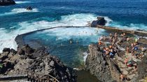 La tragedia oucurrió cuando una ola gigante irrumpió en la piscina natural del Charco de Isla Cangrego, en Islas Canarias. La tragedia oucurrió cuando una ola gigante irrumpió en la piscina natural del Charco de Isla Cangrego, en Islas Canarias.