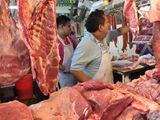 Los precios no bajan y cada vez se consume menos carne.
