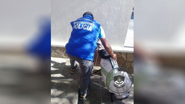 Lo engancharon vendiendo palos de golf robados