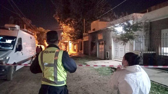 Un policía mató a su pareja