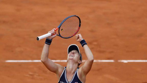 El festejo de Podoroska en Roland Garros.